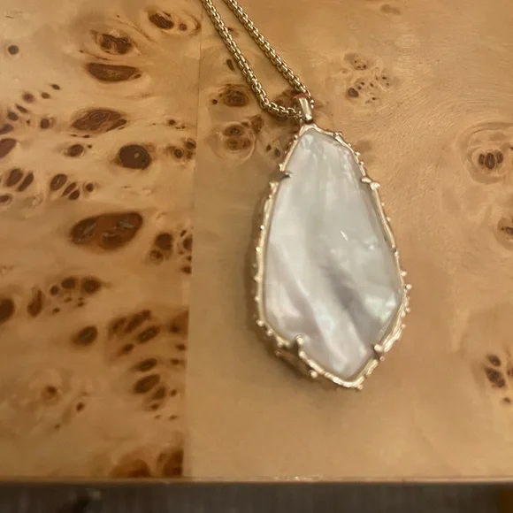 Kendra Scott Zayne Pendant Necklace with Mother of Pearl - Picture 3 of 3